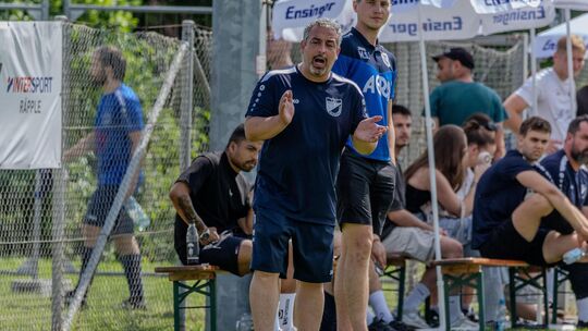 Benedetto Savoca, hier noch als Trainer des TSV Schlierbach, coacht den AC Catania in der Kreisliga A. Foto: Michael Treutner