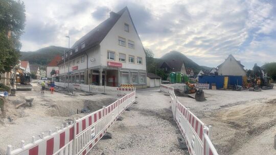 Freie Furt für Fußgänger, der Rest muss Umwege in Kauf nehmen. Foto: Carsten Riedl Freie Furt für Fußgänger, der Rest muss Umwege in Kauf nehmen. Foto: Carsten Riedl