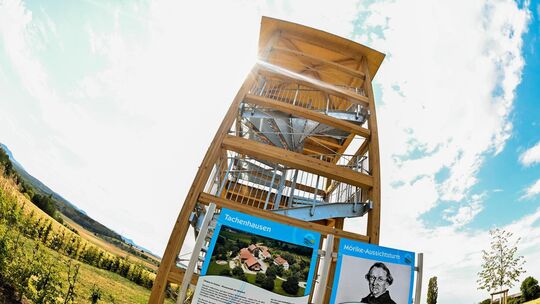 Klein, aber fein: der Mörike-Aussichtsturm in der Nähe des Hofguts Tachenhausen bei Oberboihingen. Foto: Markus Brändli Klein, aber fein: der Mörike-Aussichtsturm in der Nähe des Hofguts Tachenhausen bei Oberboihingen. Foto: Markus Brändli