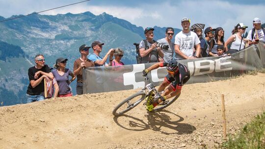 Luca Schwarzbauer 2019 in seinem ersten Elite-Jahr beim Weltcup in Les Gets, damals noch für Lexware unterwegs. Er belegte vor s Luca Schwarzbauer 2019 in seinem ersten Elite-Jahr beim Weltcup in Les Gets, damals noch für Lexware unterwegs. Er belegte vor s