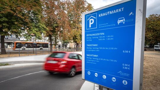 Wer abends im Kirchheimer Parkhaus Krautmarkt parkt, zahlt – wie auch am Schweinemarkt – deutlich mehr als noch vor einem Jahr: