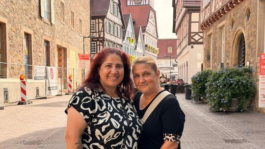 Frau Kadija und Frau Erdogan. Frau Kadija und Frau Erdogan.