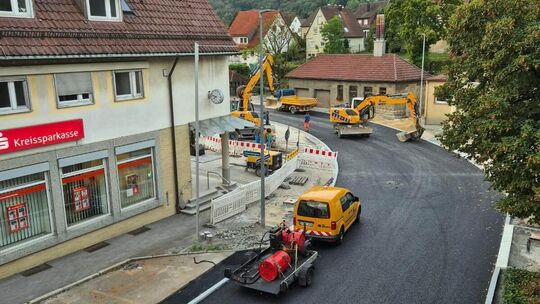 Die Sanierung der Ortsdurchfahrt geht in die Schlussphase. Foto: Gemeinde Lenningen Die Sanierung der Ortsdurchfahrt geht in die Schlussphase. Foto: Gemeinde Lenningen