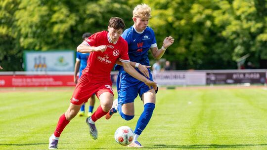Leon Holder (links) und der TSV Weilheim haben einen Fehlstart hingelegt. Foto: Michael Treutner