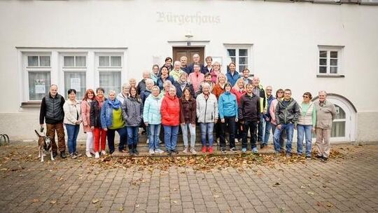 Ein Teil der Ehrenamtlichen fand sich zum Fototermin ein. Foto: Thomas Blank Ein Teil der Ehrenamtlichen fand sich zum Fototermin ein. Foto: Thomas Blank