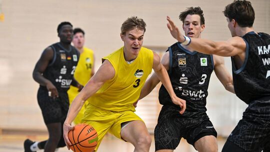 Kirchheims Neuzugang Paul Viefhues war einer der Aktivposten im Spiel der Knights gegen Tübingen. Foto: Markus Brändli