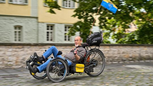 Martin Schmid ist seit Jahren nur noch mit Liegerad unterwegs. Foto: Markus Brändli Martin Schmid ist seit Jahren nur noch mit Liegerad unterwegs. Foto: Markus Brändli
