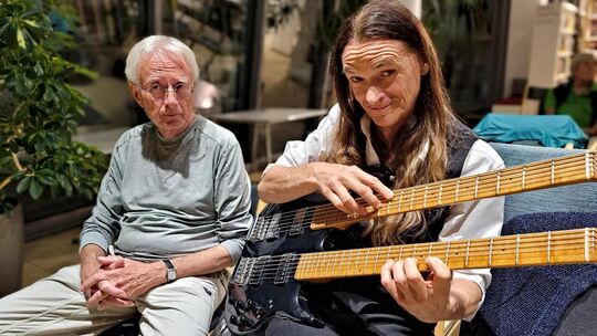 Reinhold Hermanns (links), früher Kulturredakteur beim SWR, und Musiker Jan Henning gestalteten den Abend in der Kirchheimer Sta