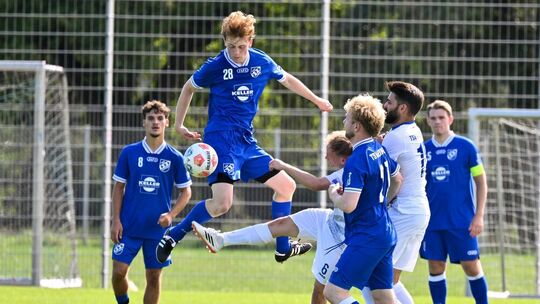 Fußball Kreisliga A, TSV Jeingen (blau) - TSV Schlierbach (weiß)