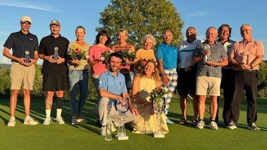 Die jeweils Erstplatzierten freuten sich über ihre guten Leistungen bei der Clubmeisterschaft. Foto: pr