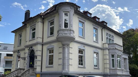 Die Villa Max Weise ist jetzt die Notare-Villa-Kirchheim. Davor war die "Villa" lange Jahre für legendäre Partys weit über die S