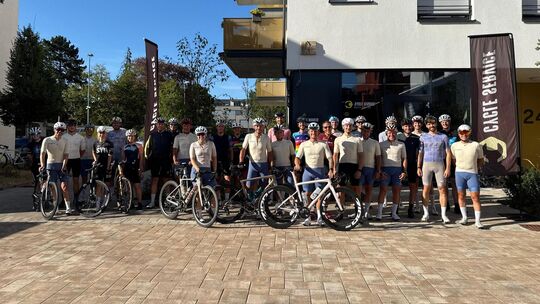 Beim Cycle-Service-Store auf dem Steingauareal treffen sich jeden Mittwochabend Radsportbegeisterte zur gemeinsamen Ausfahrt. Fo