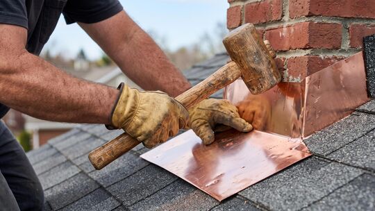 Kupfer ist flexibel, witterungsbeständig, besonders langlebig – und teuer. Das lockt Diebe an. Foto: Adobe Stock