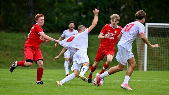 Der TSV Weilheim (weiß) schafft es bislang noch nicht, über 90 Minuten konzentriert zu bleiben. Gegen den TV Unterboihingen gab Der TSV Weilheim (weiß) schafft es bislang noch nicht, über 90 Minuten konzentriert zu bleiben. Gegen den TV Unterboihingen gab