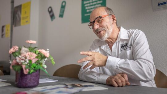 Karl Steinmann füllt sein Amt als Vorsitzender des VdK-Ortsverbands Kirchheim mit vollem Tatendrang aus. Er berät die Menschen a