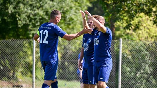 Jubel beim TSV Jesingen II: In Neuffen gelang ein 3:1. Foto: Markus Brändli