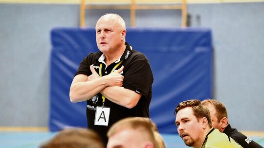 Peter Schmauk, hier als Trainer der SG Lenningen, übernimmt beim TSV Weilheim. Foto: Markus Brändli