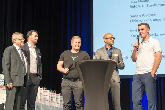Sommer-Lossprechungsfeier 2026 - Auftakttalk, von links Kreishandwerksmeister Karl Boßler, Geschäftsführer Fabian Weber, Simon W