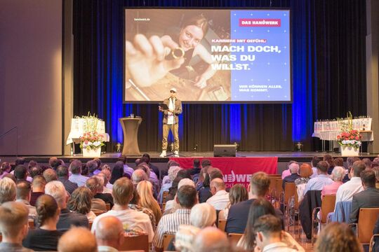 Sommer-Lossprechungsfeier 2026 - Johann Theisen, Comedy-Freestyle-Rapper