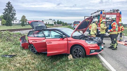 Der bei dem Unfall entstandene Schaden ist nach Schätzung der Polizei fünfstellig. Zwei Fahrzeuge waren beteiligt. Foto: Enrique