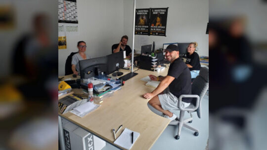 Das Team hinter dem Team (von links): Jessica Weißflog, Pascal Hindenach, Chris Schmidt und Melanie Hahn organisieren von Jesing