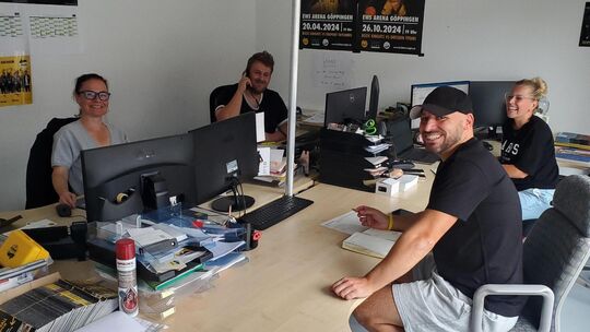 Das Team hinter dem Team (von links): Jessica Weißflog, Pascal Hindenach, Chris Schmidt und Melanie Hahn organisieren von Jesing
