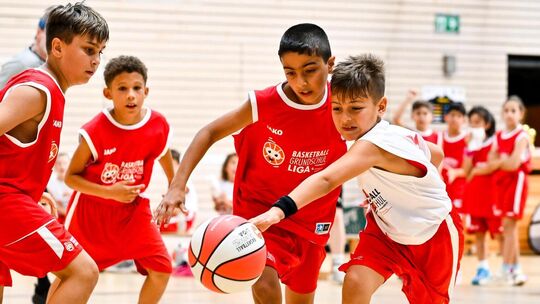 Mit der Grundschulliga bieten die VfL Kirchheim Knights gemeinsam mit der Kreissparkasse ein Angebot für ambitionierten Nachwuch Mit der Grundschulliga bieten die VfL Kirchheim Knights gemeinsam mit der Kreissparkasse ein Angebot für ambitionierten Nachwuch