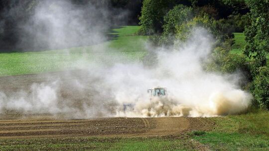 Einmal in den Acker gelangt, bleiben die PFAS im Boden. Symbolfoto: Dieter Ruoff Einmal in den Acker gelangt, bleiben die PFAS im Boden. Symbolfoto: Dieter Ruoff