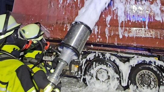 Der Löschschaum der Feuerwehr kommt mittlerweile ohne PFAS aus. Foto: pr