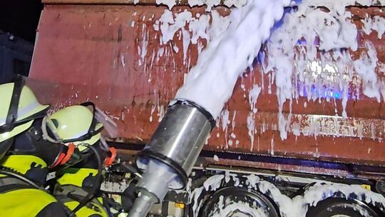 Der Löschschaum der Feuerwehr kommt mittlerweile ohne PFAS aus. Foto: pr