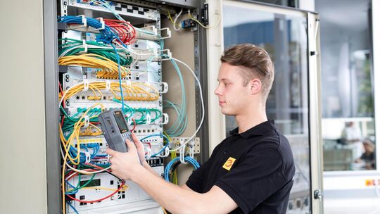 Das Handwerk bietet beste Karrierechancen, vor allem in den Berufen, die Energiewende und Digitalisierung erst möglich machen. F