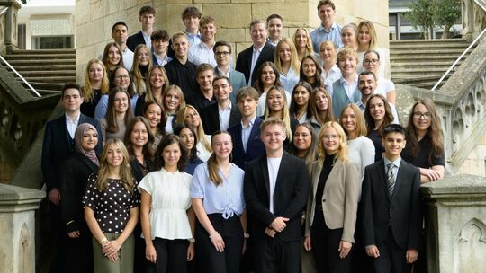 49 junge Menschen haben ihre Ausbildung oder ihr duales Studium bei der Kreissparkasse Esslingen-Nürtingen im August begonnen. F