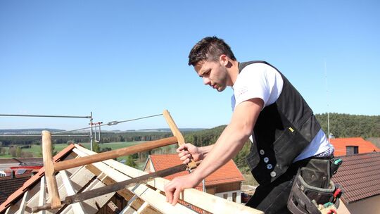 Junge Menschen suchen nicht nur irgendeinen Job, sondern eine sinnvolle und verlässliche berufliche Perspektive. Genau das biete Junge Menschen suchen nicht nur irgendeinen Job, sondern eine sinnvolle und verlässliche berufliche Perspektive. Genau das biete