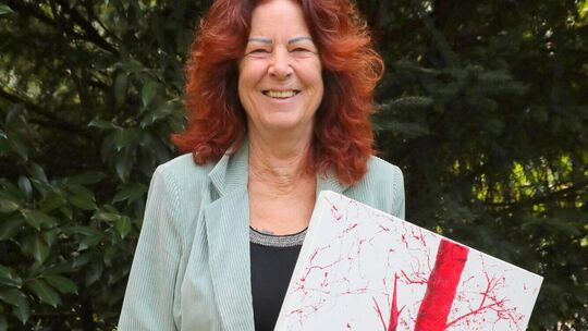 Die Birke fasziniert Birgit Löflath nicht nur als Motiv: In ihren Encaustic-Bildern verbindet sie die Zartheit der Natur mit kra Die Birke fasziniert Birgit Löflath nicht nur als Motiv: In ihren Encaustic-Bildern verbindet sie die Zartheit der Natur mit kra