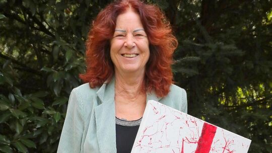 Die Birke fasziniert Birgit Löflath nicht nur als Motiv: In ihren Encaustic-Bildern verbindet sie die Zartheit der Natur mit kra
