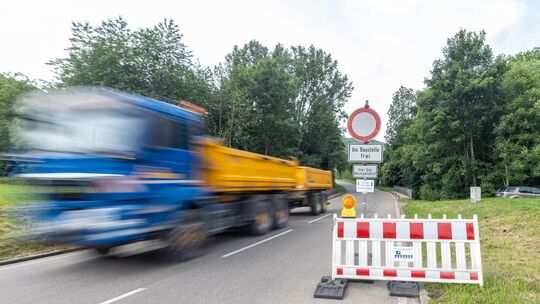 Ende März 2027 soll die Sperrung endlich der Vergangenheit angehören.  Foto: Carsten Riedl