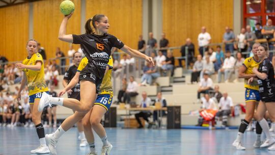 Maike Kiedaisch und die HSG bleiben in der Verbandsliga ungeschlagen. Foto: Carsten Riedl Maike Kiedaisch und die HSG bleiben in der Verbandsliga ungeschlagen. Foto: Carsten Riedl