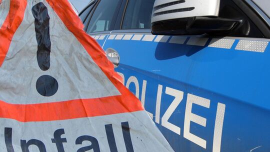 Zwischen Esslingen und Wendlingen ist es am Dienstagmorgen zu einem Unfall gekommen. Symbolfoto: JLJ
Polizei Unfall Symbolfoto