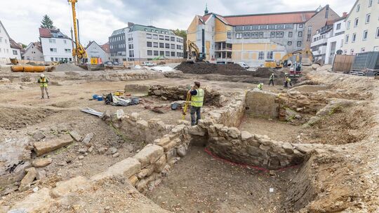Die ersten Keller auf dem Areal der Kreissparkasse sind nahe der Lauter ausgegraben worden. Foto: Carsten Riedl Die ersten Keller auf dem Areal der Kreissparkasse sind nahe der Lauter ausgegraben worden. Foto: Carsten Riedl