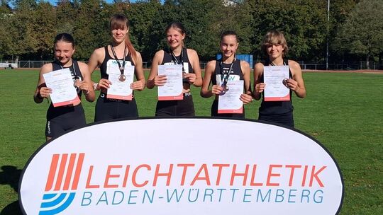 Das W14-Team der LG Teck (vl.l.): Von links: Ronja Müller, Heleen Vogt, Elina Schömers, Melinda Denes-Hügel, Juli Göser. Foto: p
