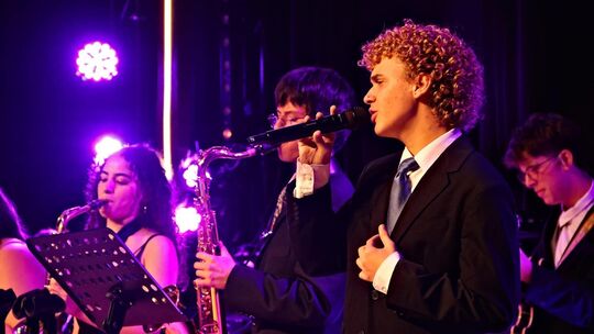 Das Ensemble „Minyan“ verbindet Funk, Soul, Latin und Jazz.