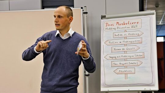 Konfliktmanager Frieder Knauss setzt bei seinem Präventionsprogramm auf die Kraft der Klassengemeinschaft. Foto: Florian Stegmai