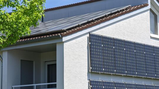 Ziel der neu gefassten Vereinbarung zur Installation von Photovoltaik-Anlagen (PV) ist es, die Sicherheit bei der Installation v Ziel der neu gefassten Vereinbarung zur Installation von Photovoltaik-Anlagen (PV) ist es, die Sicherheit bei der Installation v