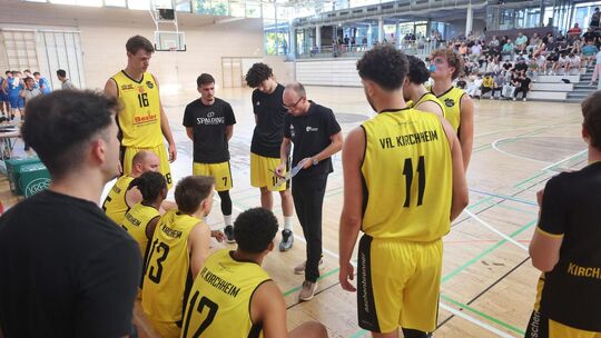Head Coach Marco Wanzke brieft sein Team. In Ulm soll mit der gleichen Energie gespielt werden wie beim Heimsieg gegen Möhringen Head Coach Marco Wanzke brieft sein Team. In Ulm soll mit der gleichen Energie gespielt werden wie beim Heimsieg gegen Möhringen