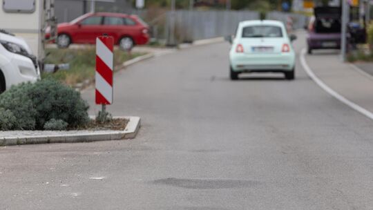 Die Neue Straße in Kirchheim weist erhebliche Schäden auf. Foto: Carsten Riedl Die Neue Straße in Kirchheim weist erhebliche Schäden auf. Foto: Carsten Riedl