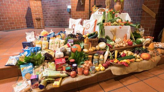 Die Gaben des ökumenischen Erntedankfestes in Ötlingen gehen an die Stiftung Tragwerk. Foto: Peter Dietrich Die Gaben des ökumenischen Erntedankfestes in Ötlingen gehen an die Stiftung Tragwerk. Foto: Peter Dietrich