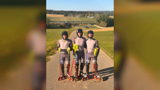 Auf der Trainingsstrecke in Unterensingen haben Luca Gökeler, Luna Schwarz und Moritz Schreiber (von links) vor der WM noch mal