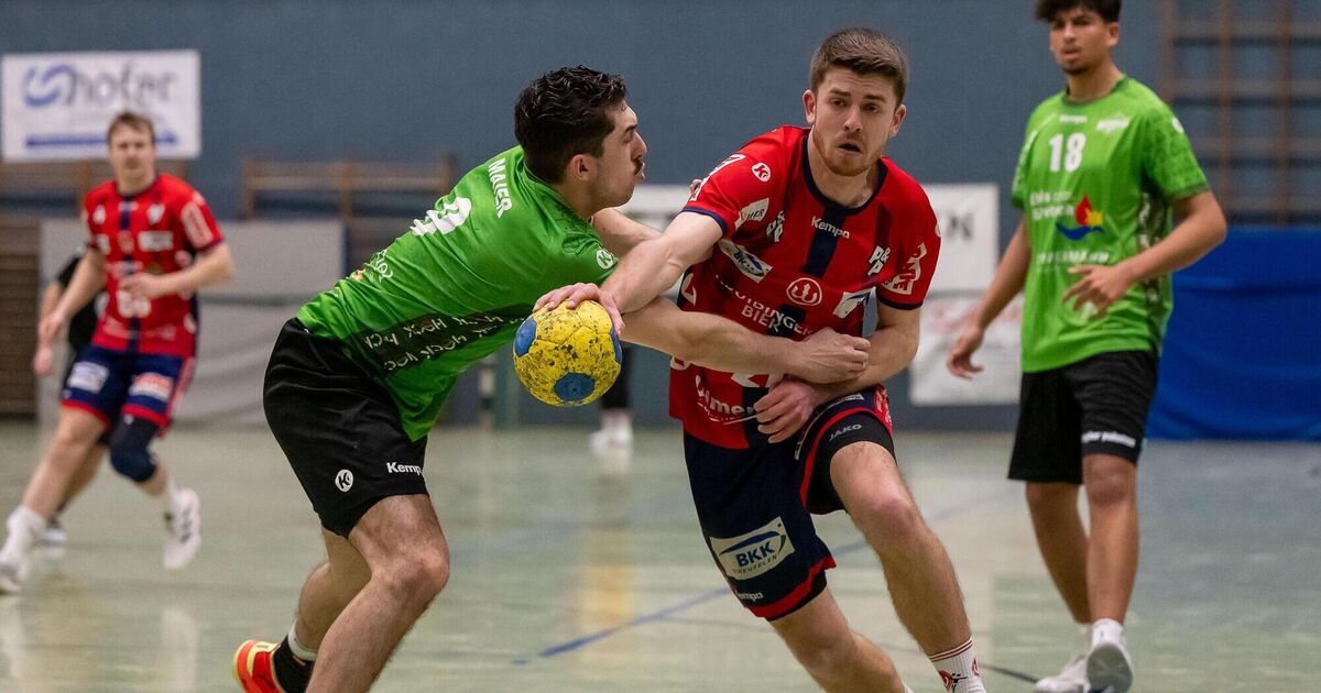 Weilheim's handball players celebrate a goal fest in Wolfschlugen