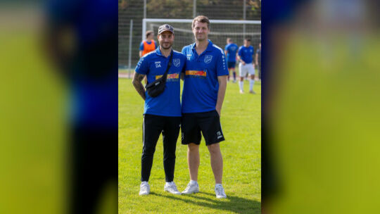 Trainer-Duo im Glück/Pech: Dirk Augustin (links) und Timo Spielvogel und der TSV Jesingen haben 6:0 gewonnen. Foto: Michael Tilp
