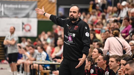 SG-Trainer Manel Cirac ist stolz auf seine Mannschaft. Foto: Markus Brändli
